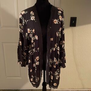 Lightweight floral Shaw